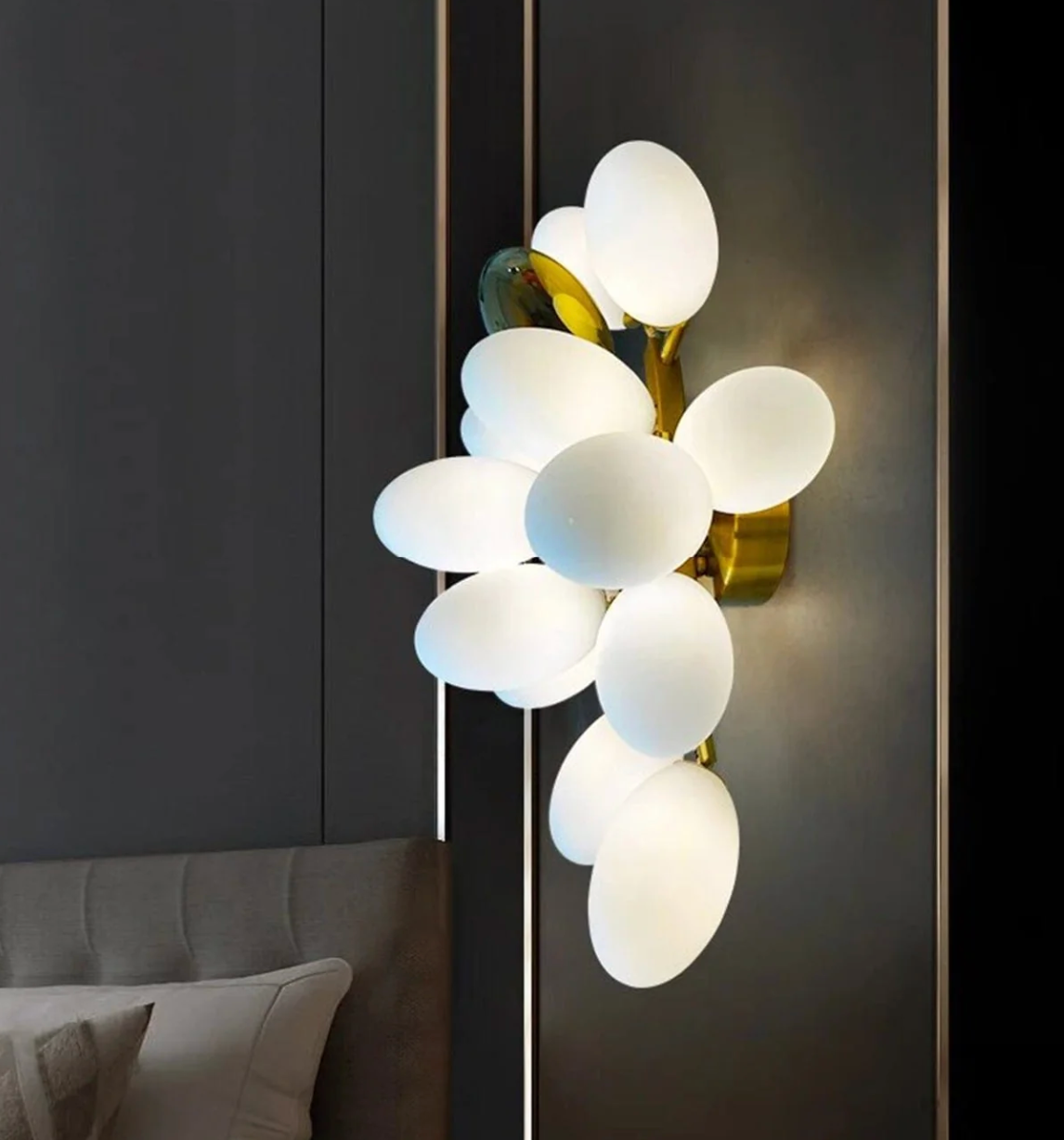 Uvae Albae Wall Light