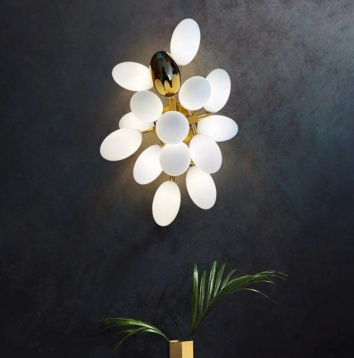 Uvae Albae Wall Light